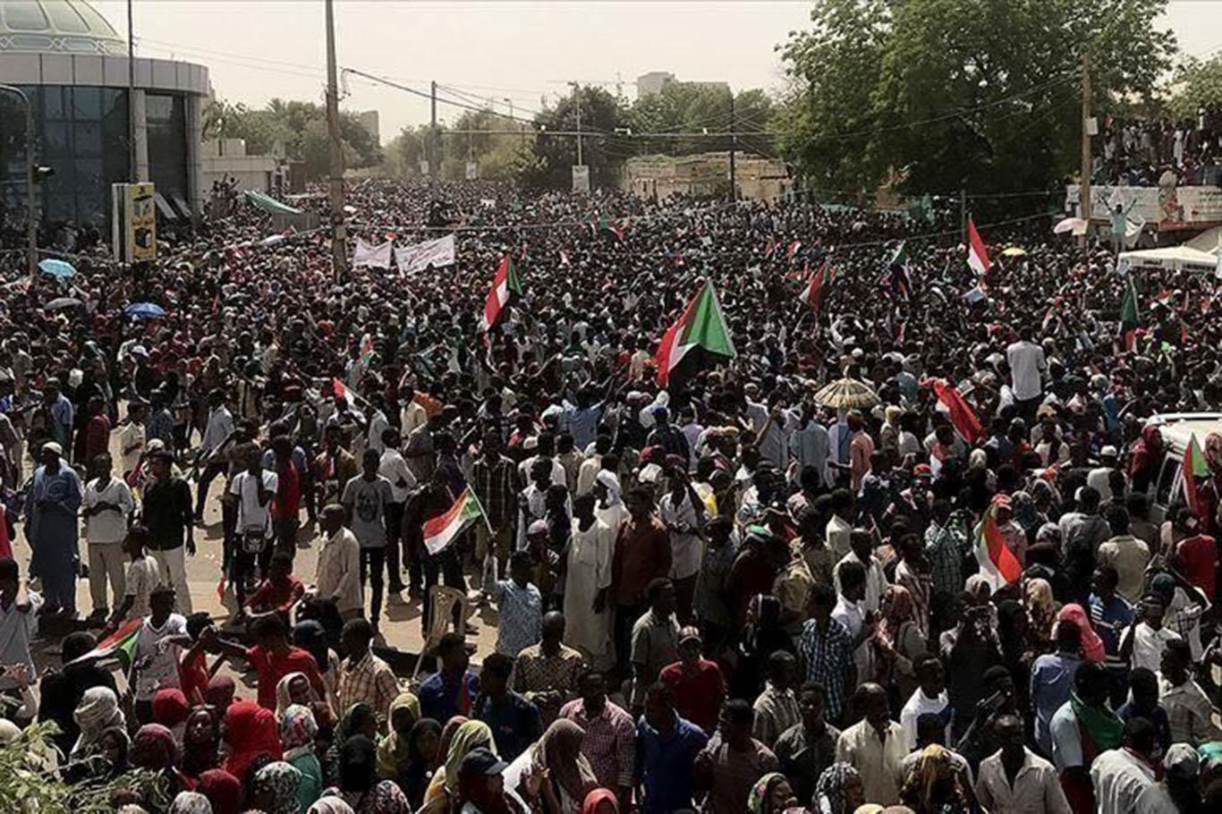 Sudan'da halk sivil bir yönetim istiyor
